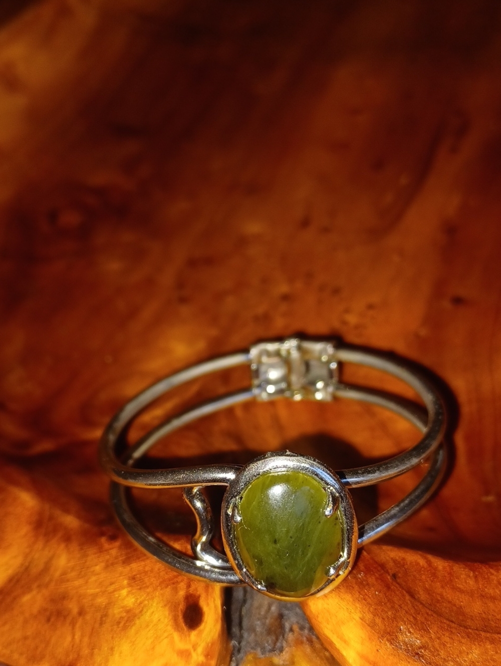 Vintage Silver Tone Mechanical Hinged Cuff Natural Green Jade Serpentine Bangle